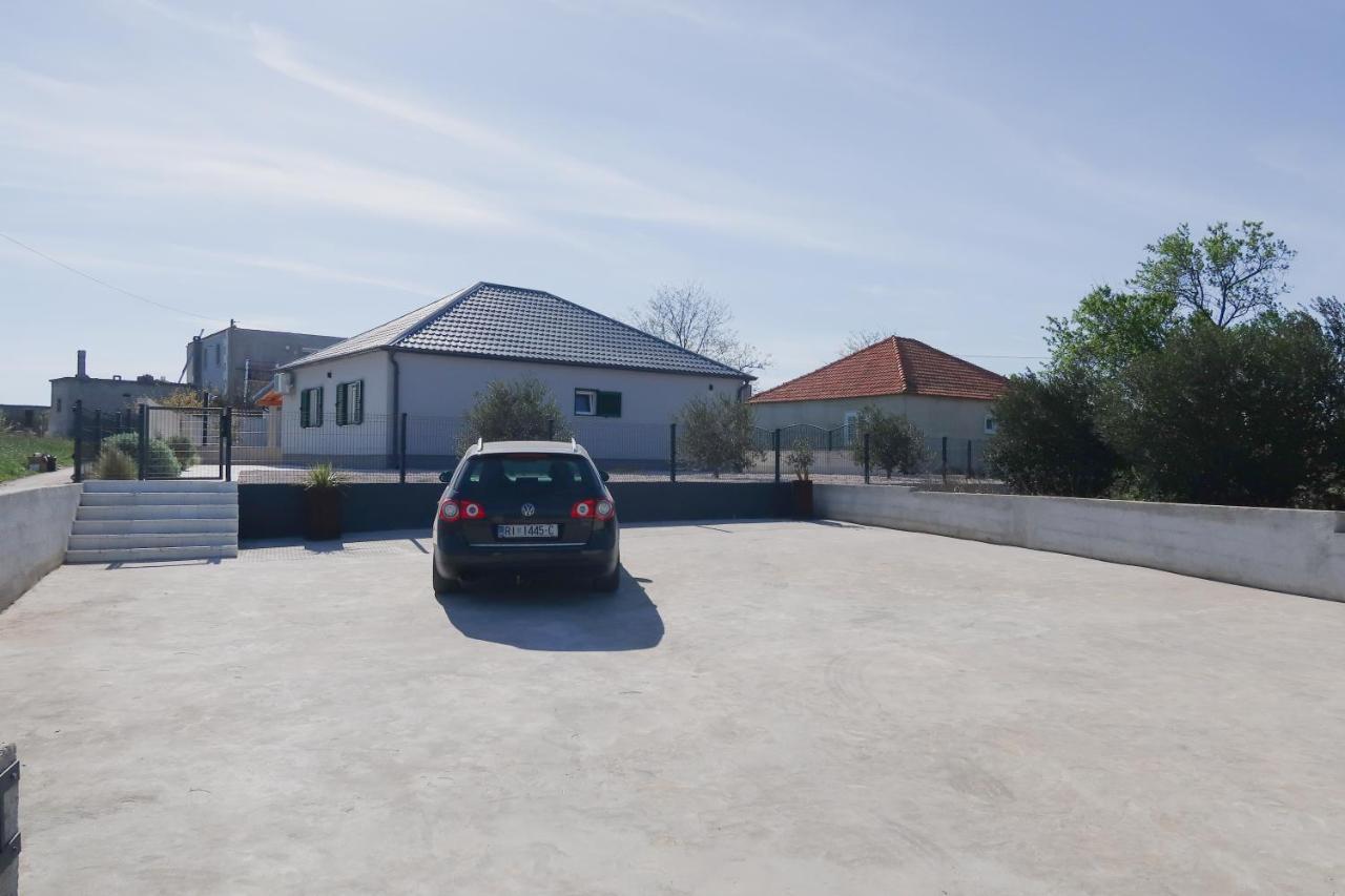 Villa Tara Sveti Filip i Jakov Esterno foto