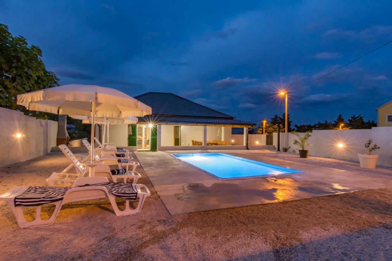 Villa Tara Sveti Filip i Jakov Esterno foto